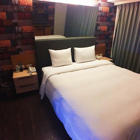 Love Hotel Taipei Extérieur photo